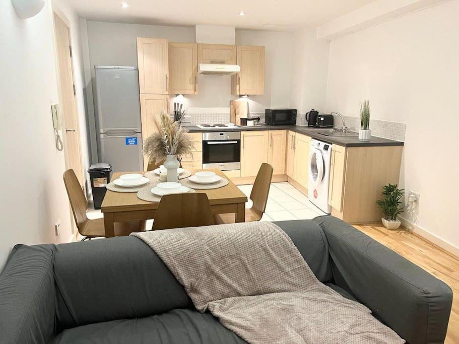 2 Bedroom City Center Apartment Manchester Exterior photo